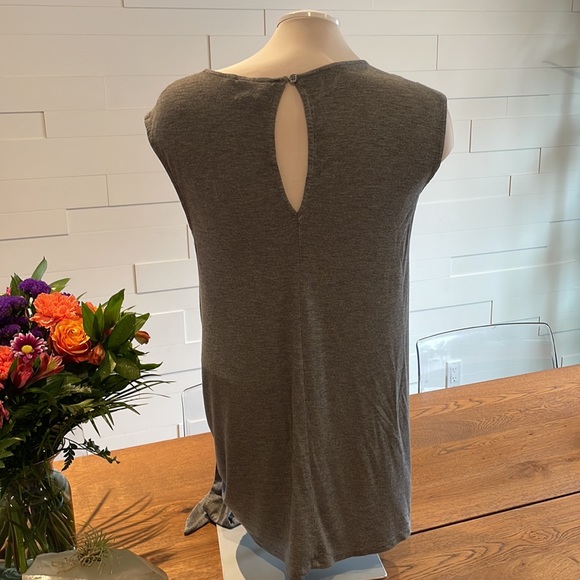 (2/$30) Anthropologie Vanessa Virginia Gray tie off Tank - Small - Picture 3 of 7